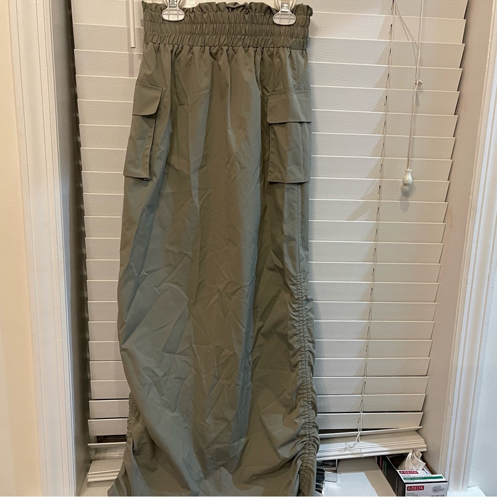 Worn once. Size extra small. Hunter green color. Maxi skirt